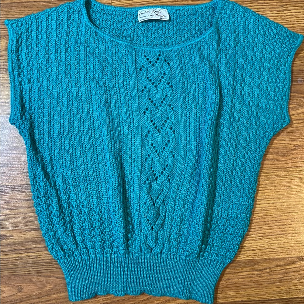 Cute cuddle knit short sleeve sweater. Super comfortable